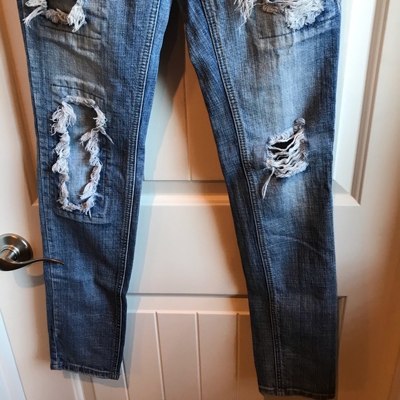 Almost Famous Distressed Skinny Jeans Size 3 - Picture 8 of 8